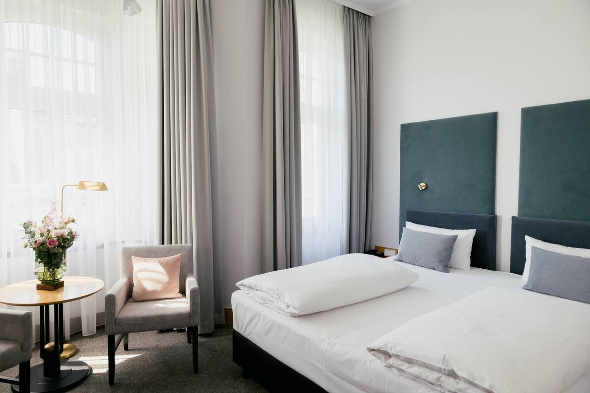 Comfort Double Room | Down duvets, individually decorated, individually furnished, desk