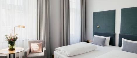 ألحفة محشوة بالريش وبديكورات فريدة لكل غرفة وطراز فريد لكل وحدة ومكتب