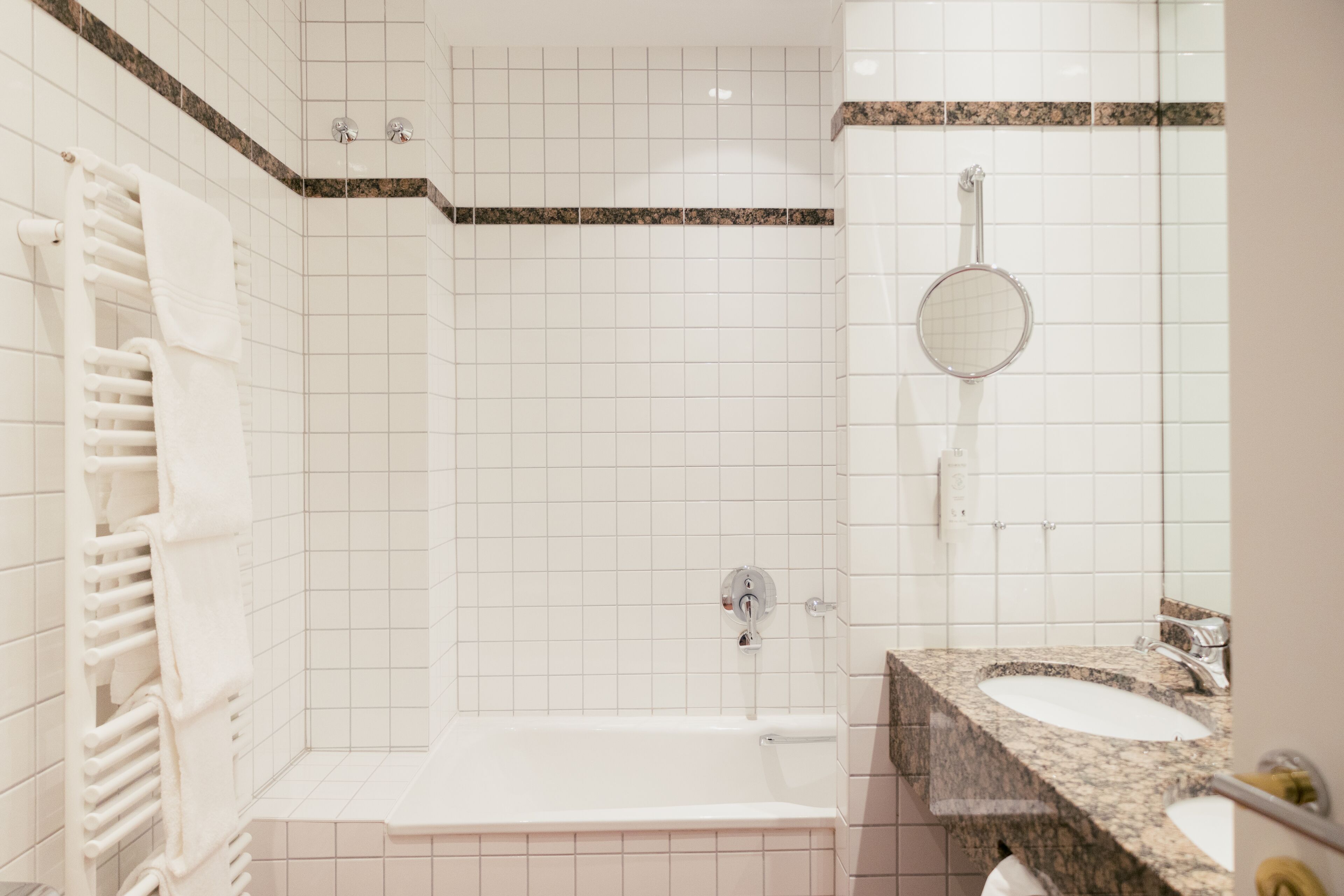 family triple room | bathroom | free toiletries, hair dryer, towels