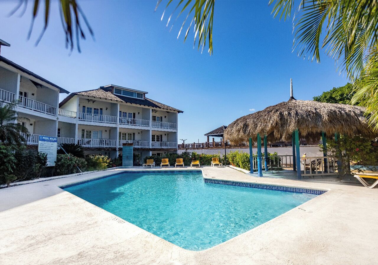 حمّام سباحة خارجي