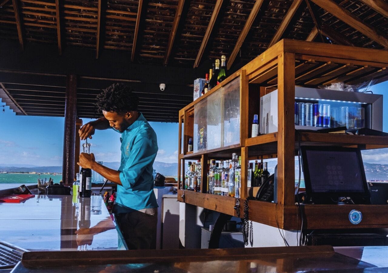 Bar (trong khuôn viên)