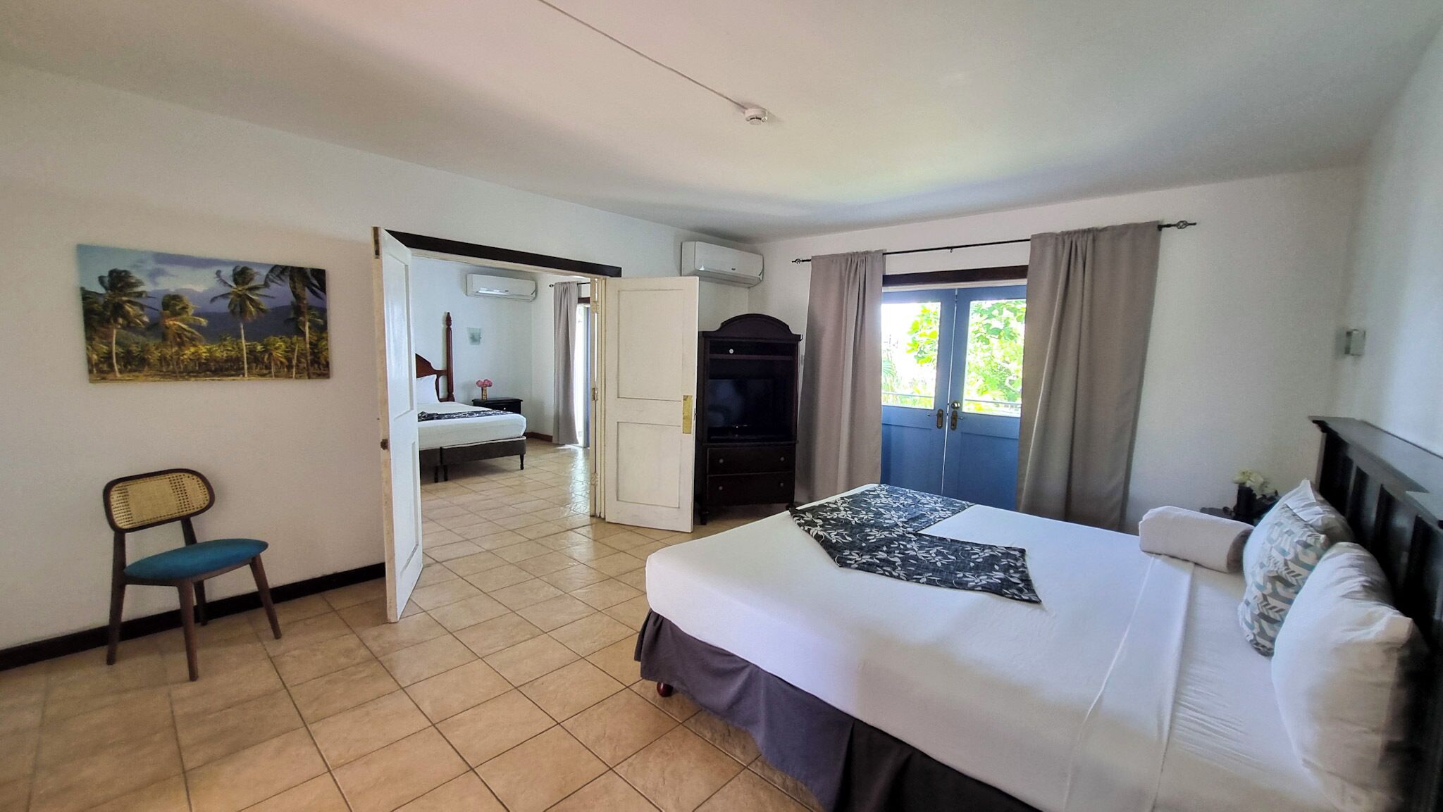 Connecting Superior King | セーフティボックス (室内)、客室ごとに異なる装飾、客室ごとに異なるインテリア、デスク