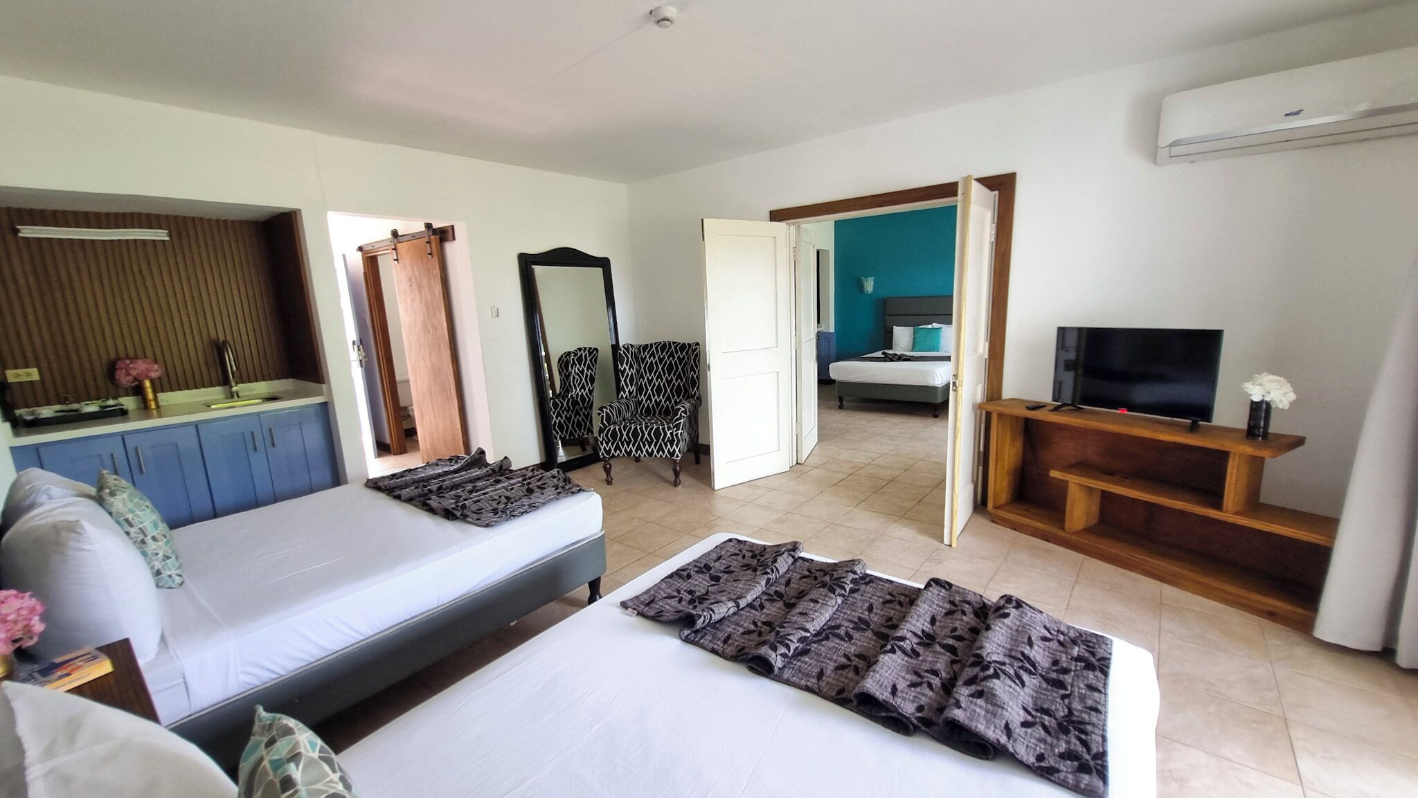 スタンダード ルーム (Connecting Standard Double Room) | セーフティボックス (室内)、客室ごとに異なる装飾、客室ごとに異なるインテリア、デスク