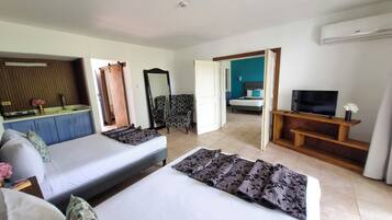 Caja de seguridad en la habitación y decoración personalizada