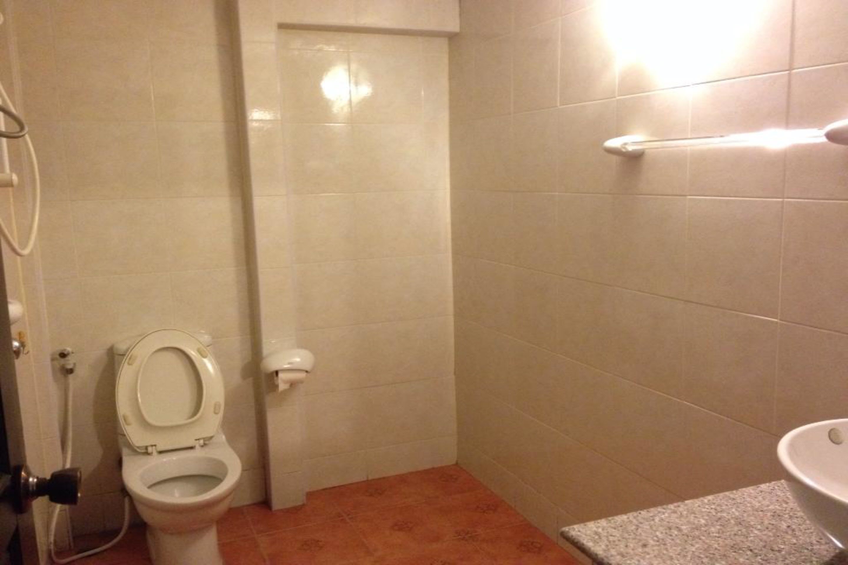 standard room | bathroom | shower, free toiletries, hair dryer, towels