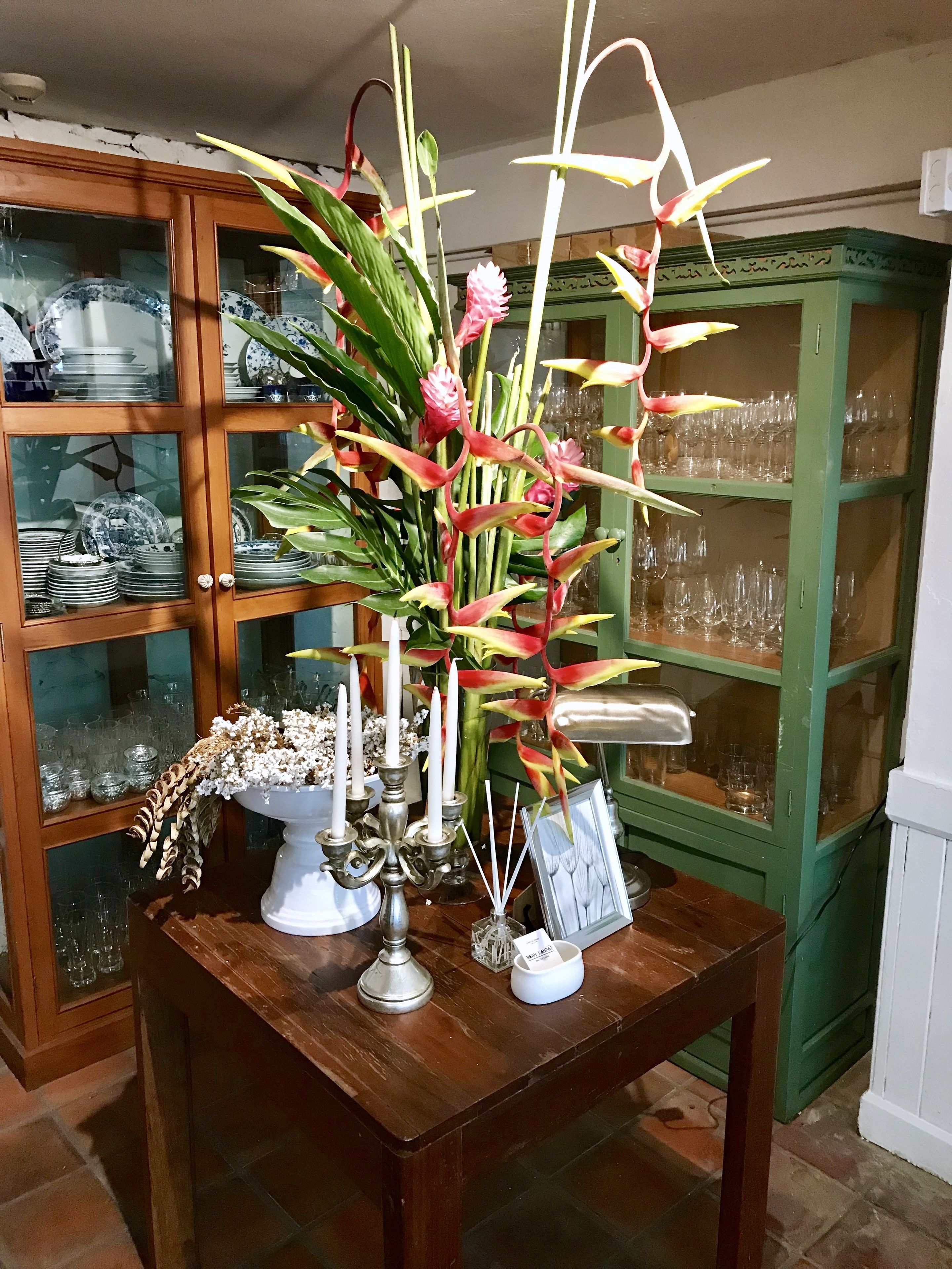 breakfast, lunch, dinner served; thai cuisine