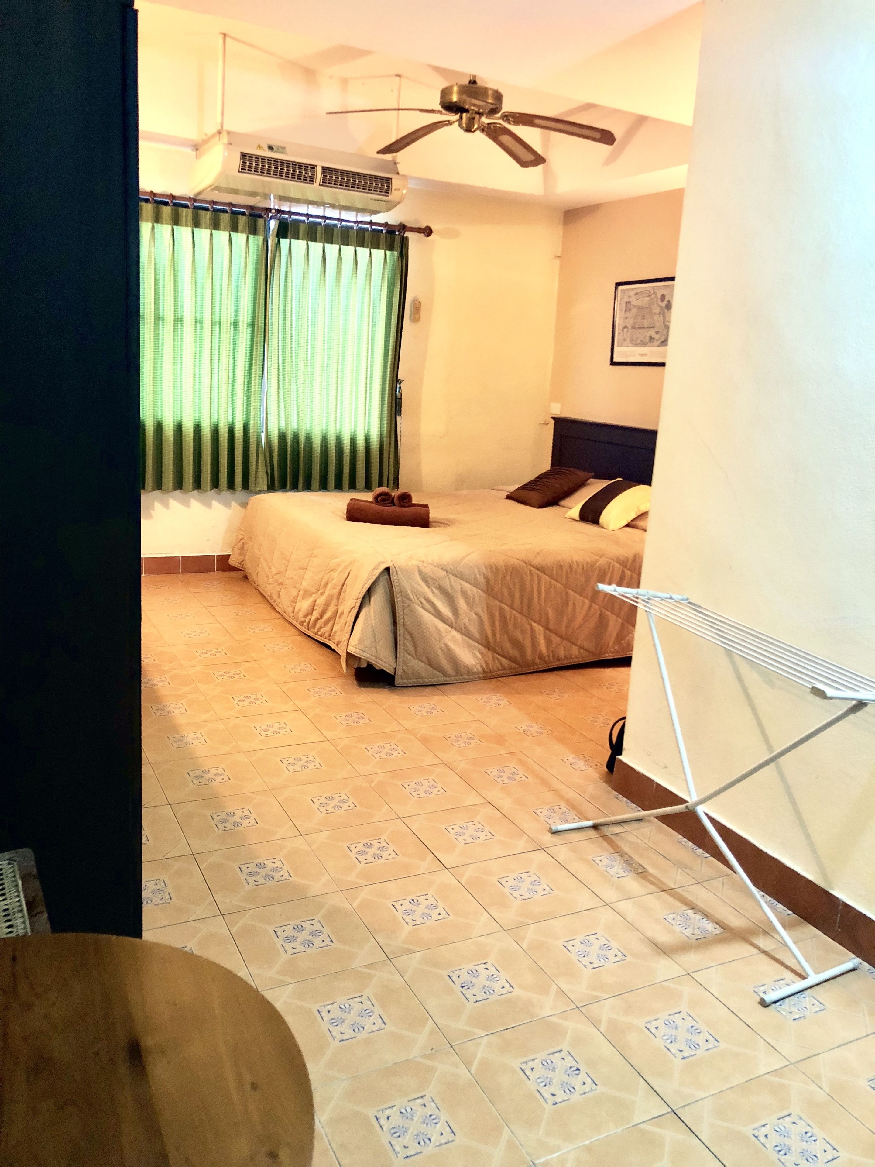 standard room | minibar, in-room safe, free wifi