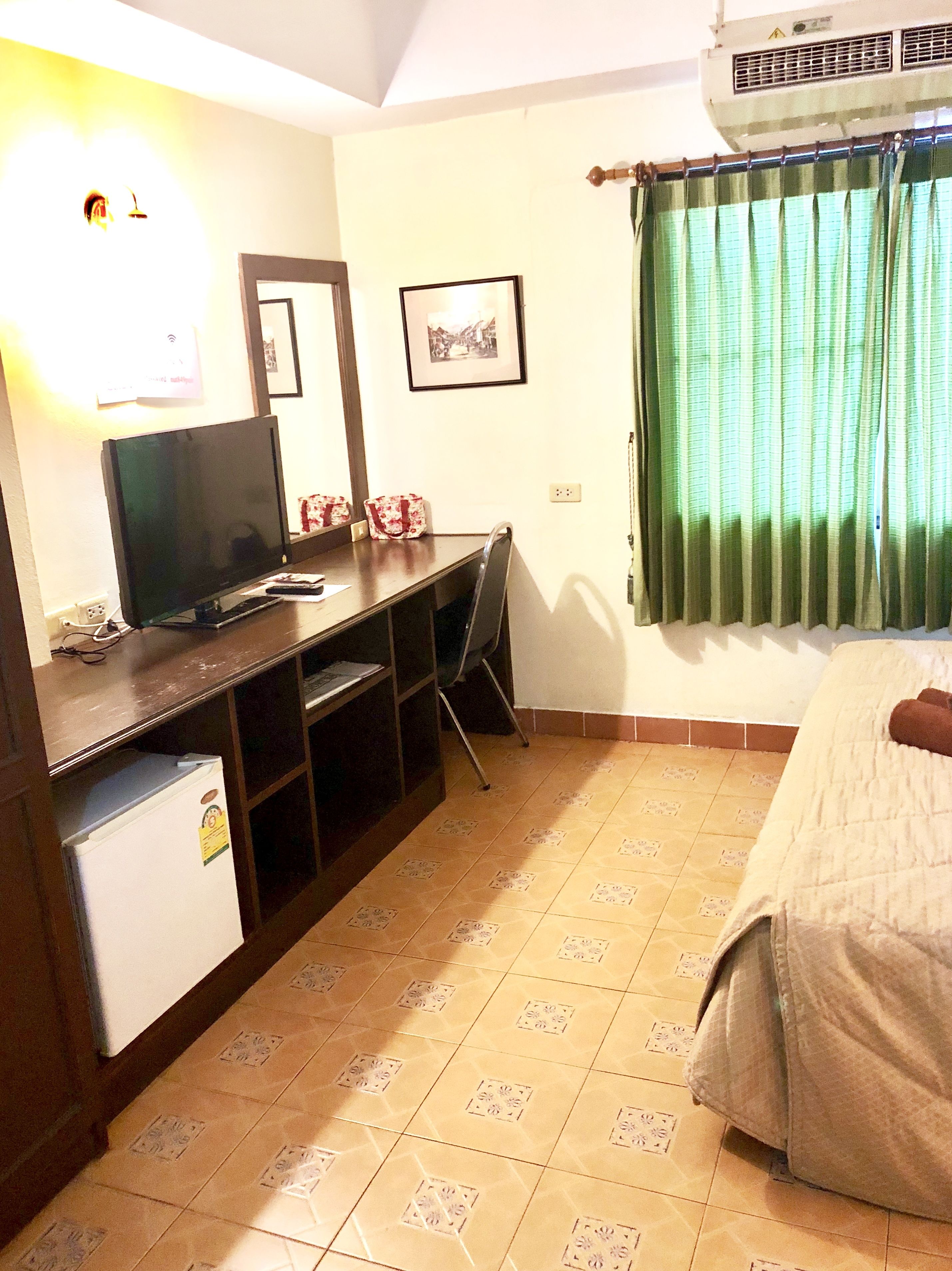 standard room | minibar, in-room safe, free wifi