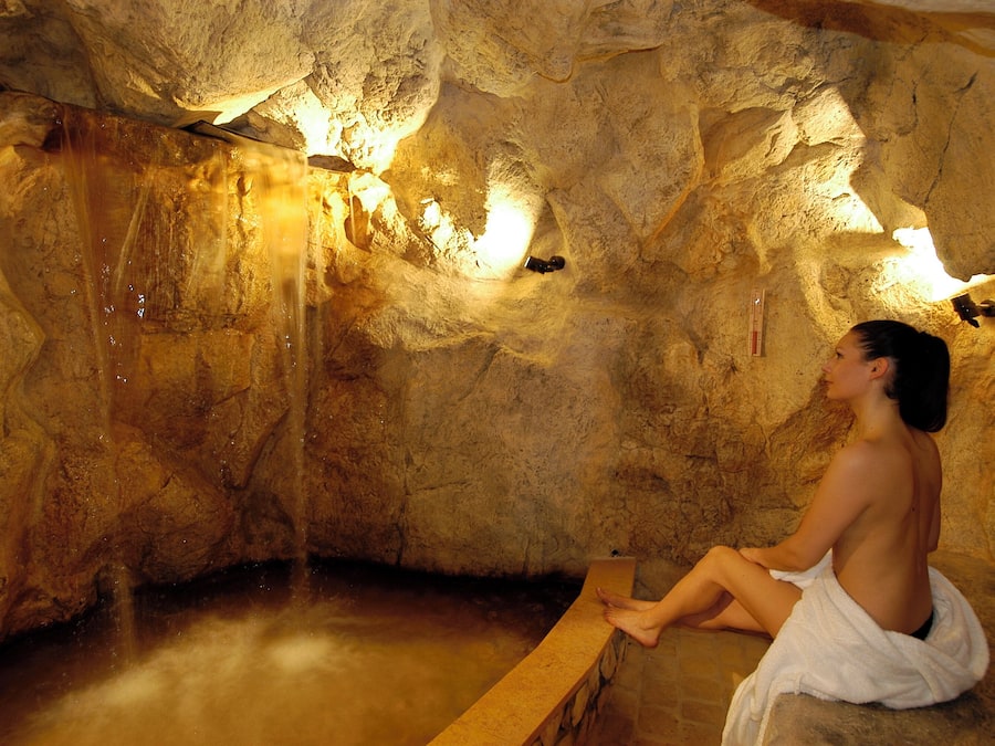 Hot tub, steam room, hot springs/mineral springs, Turkish bath/hammam
