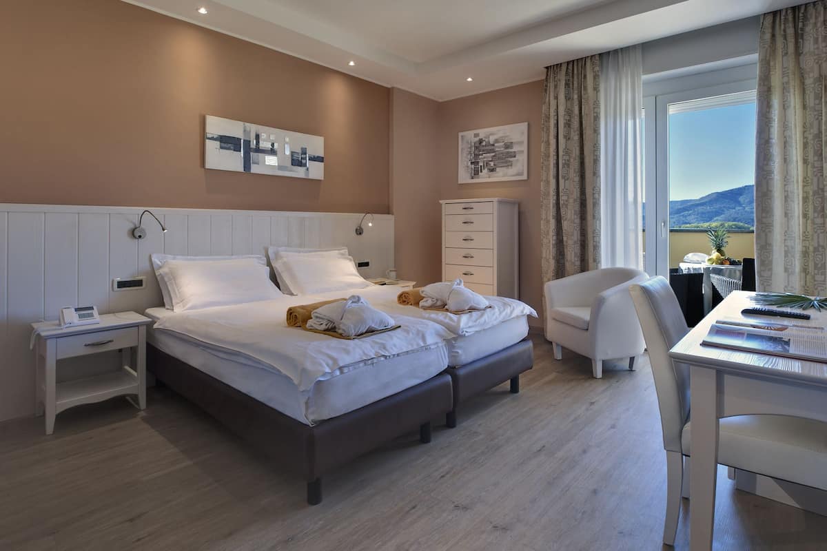 superior double or twin room, balcony | 1 bedroom, down duvets, memory-foam beds, minibar