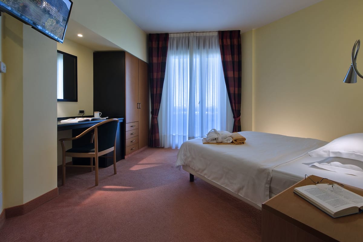 1 bedroom, down duvets, memory-foam beds, minibar