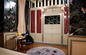 Deluxe Double Room with Balcony  | In-room business centre