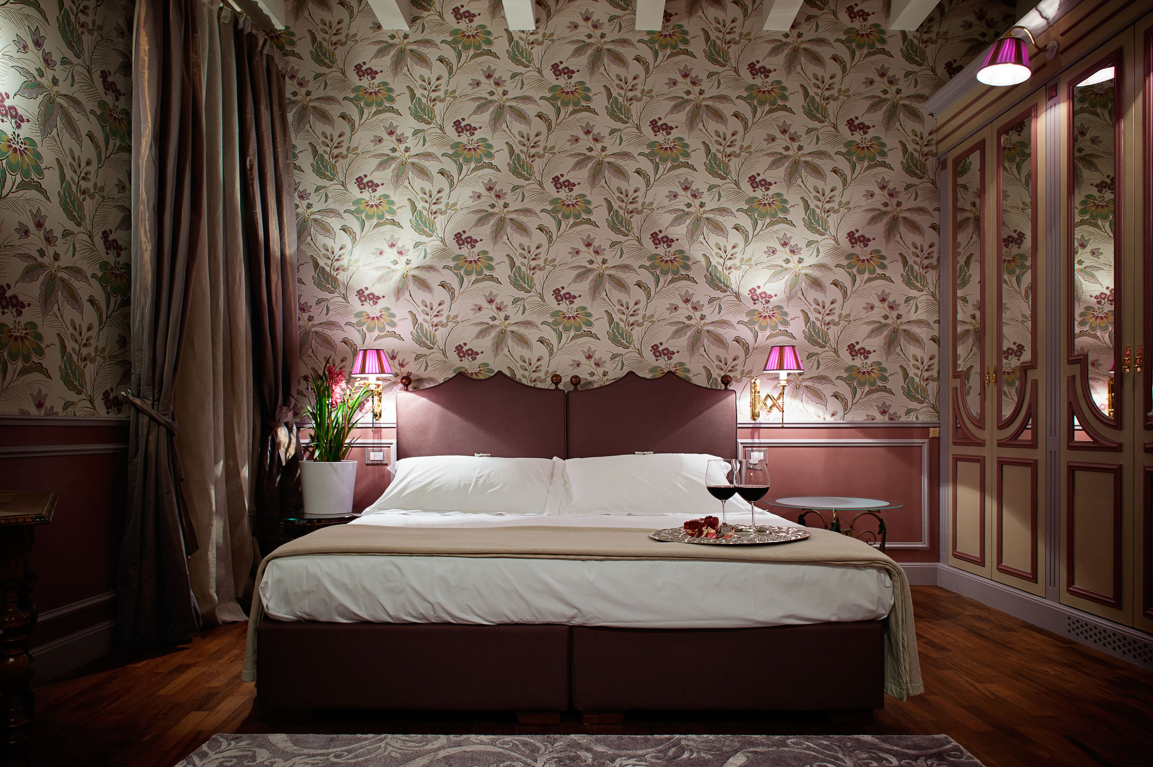 Frette Italian sheets, premium bedding, minibar, in-room safe