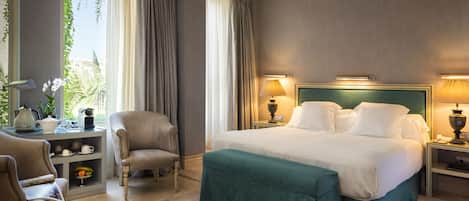 Deluxe-Zimmer, Balkon | Bettwäsche aus ägyptischer Baumwolle, hochwertige Bettwaren