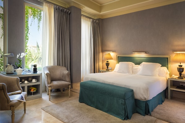 Deluxe room with private terrace | Egyptian cotton sheets, premium bedding, down duvets, minibar