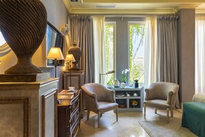 Egyptian cotton sheets, premium bedding, down duvets, minibar - Hotel Boutique Casa del Poeta Sevilla (Seville)