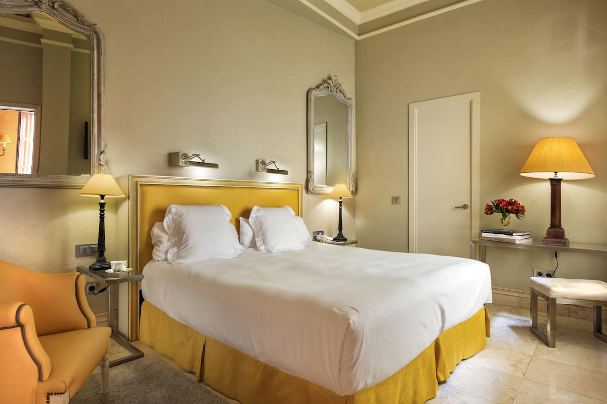 Standard room groundfloor | Egyptian cotton sheets, premium bedding, down duvets, minibar