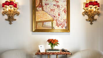 Apartment (Outside the main building) | Living area | Flat-screen TV