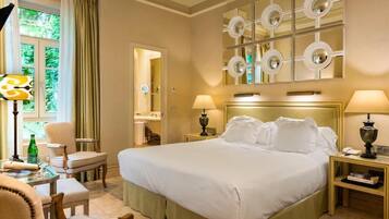 Egyptian cotton sheets, premium bedding, down duvets, minibar