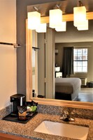 Artículos de tocador gratuitos, secador de pelo, toallas