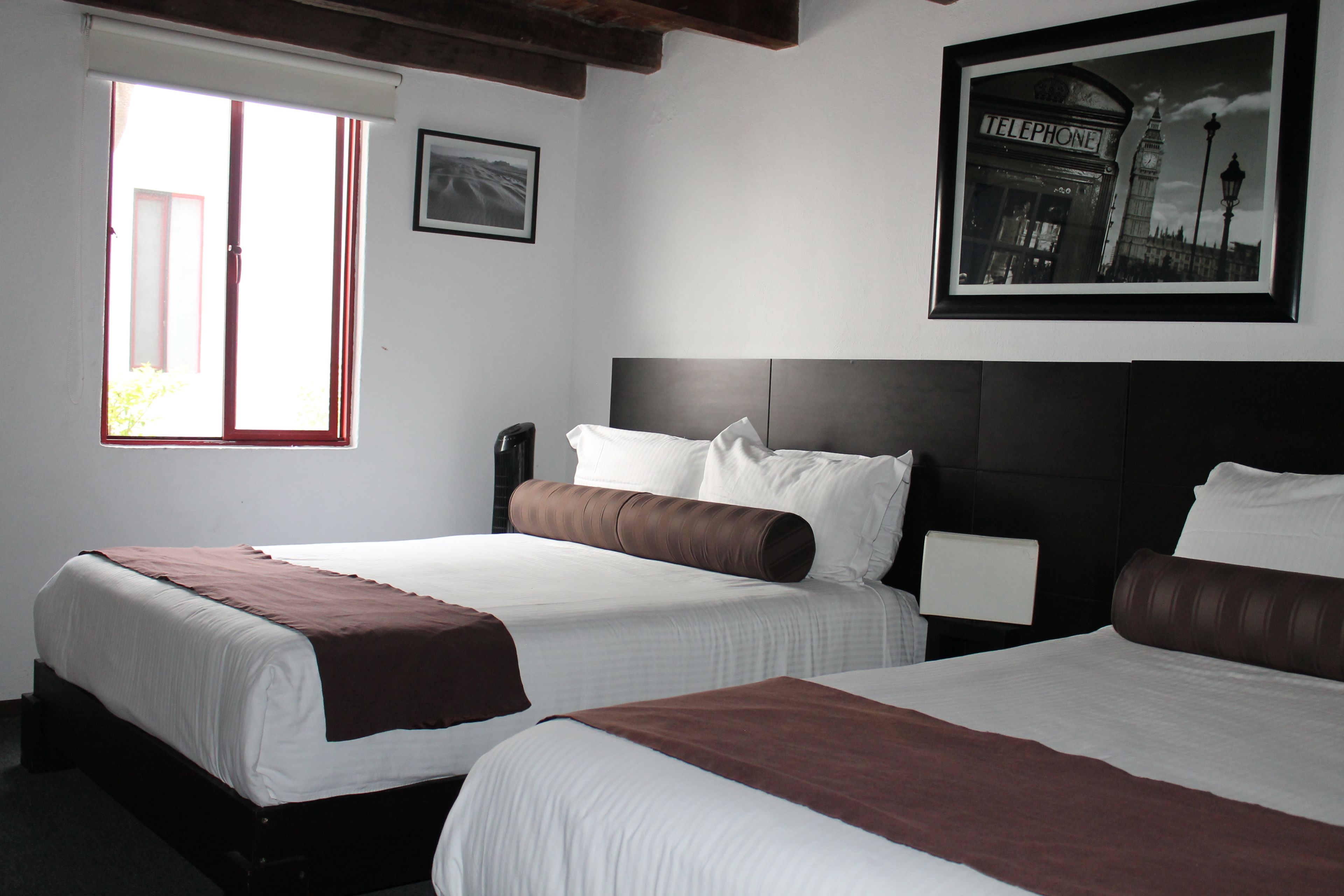 Suite junior, varias camas | Caja de seguridad en la habitación, wifi gratis y ropa de cama 