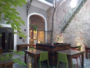 Courtyard - Kuku Rukú Querétaro (Querétaro)