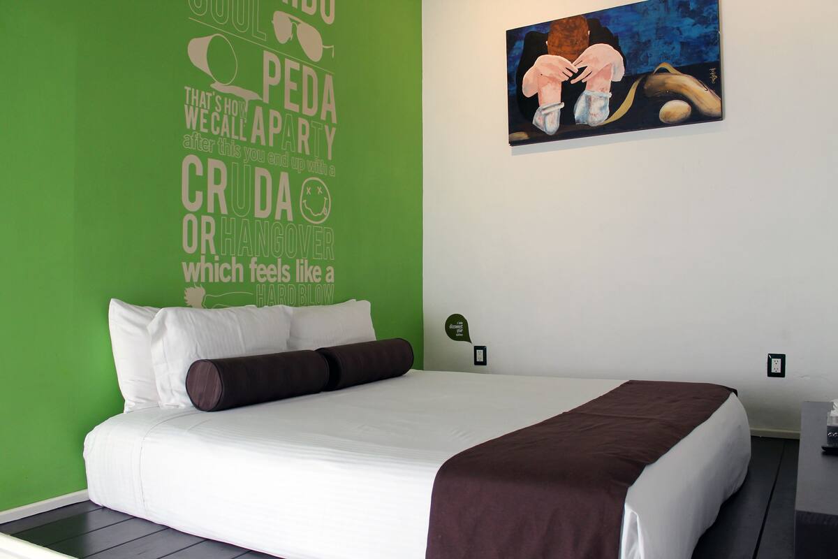 Caja de seguridad en la habitación, wifi gratis y ropa de cama 