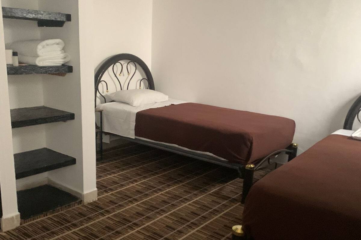 Caja de seguridad en la habitación, wifi gratis y ropa de cama 