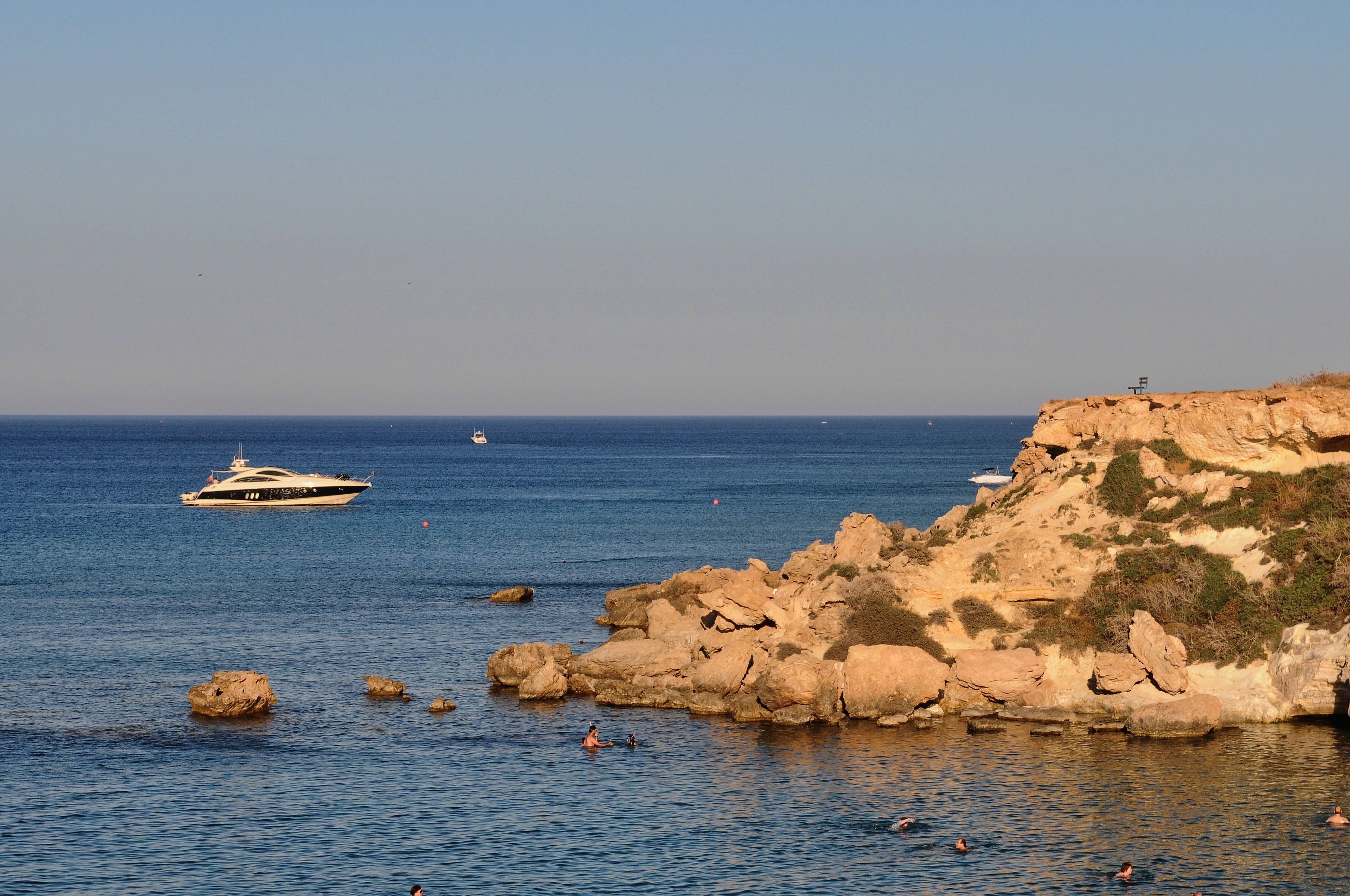 شاطئ خاص قريب، رمال بيضاء