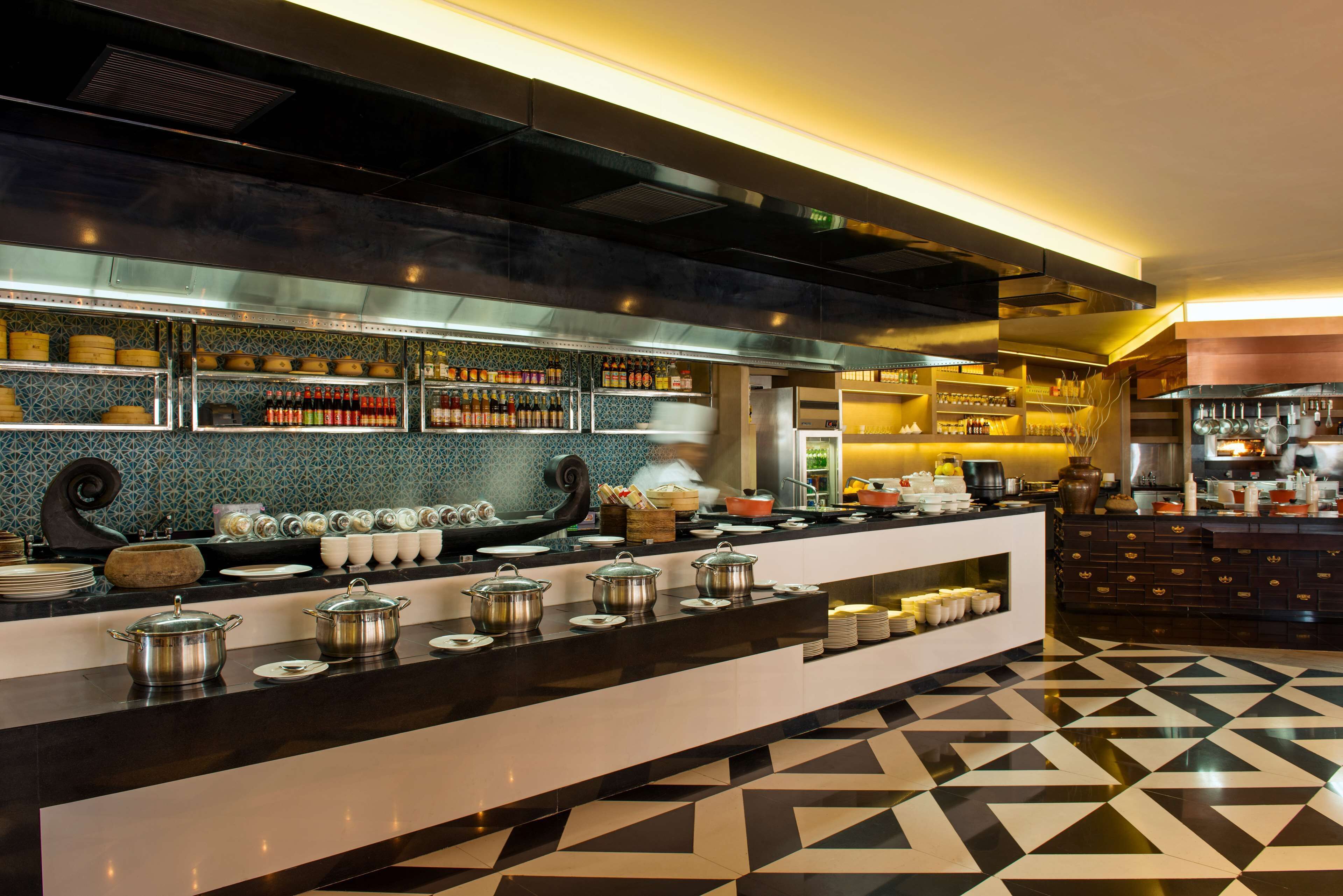 breakfast, lunch, dinner served; international cuisine