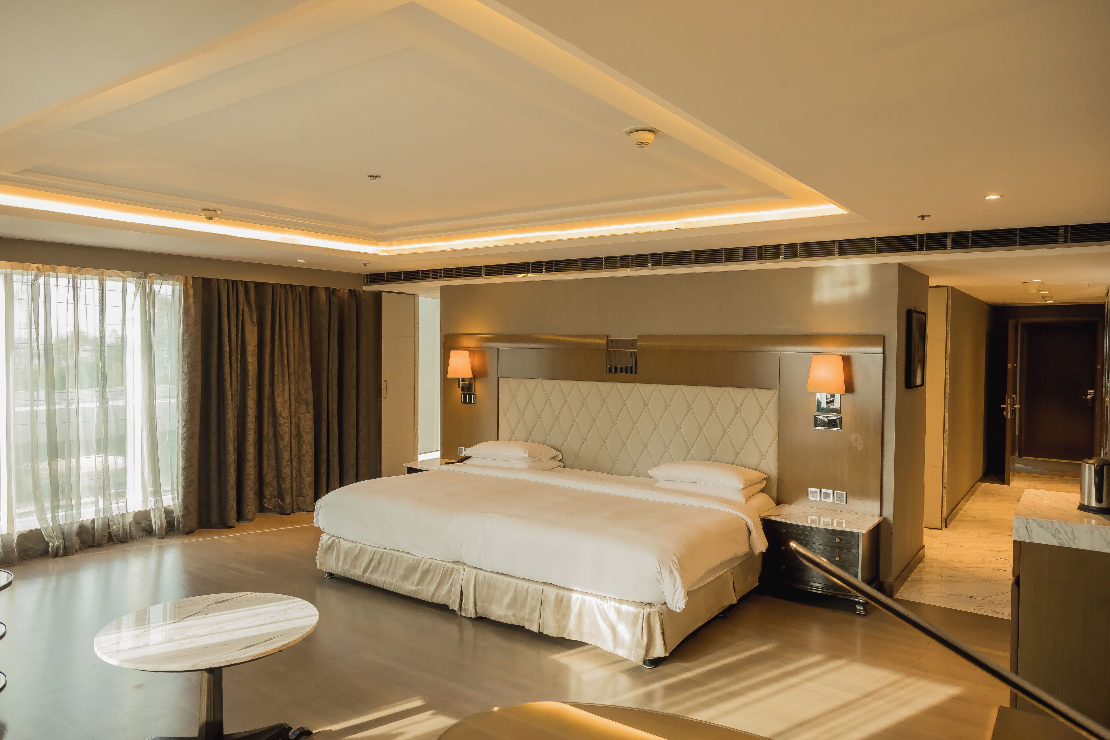 極品套房 | 迷你吧、客房內保險箱、書桌、隔音