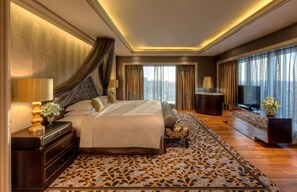 Minibar, in-room safe, desk, soundproofing - Hyatt Regency Ludhiana (Ludhiana)