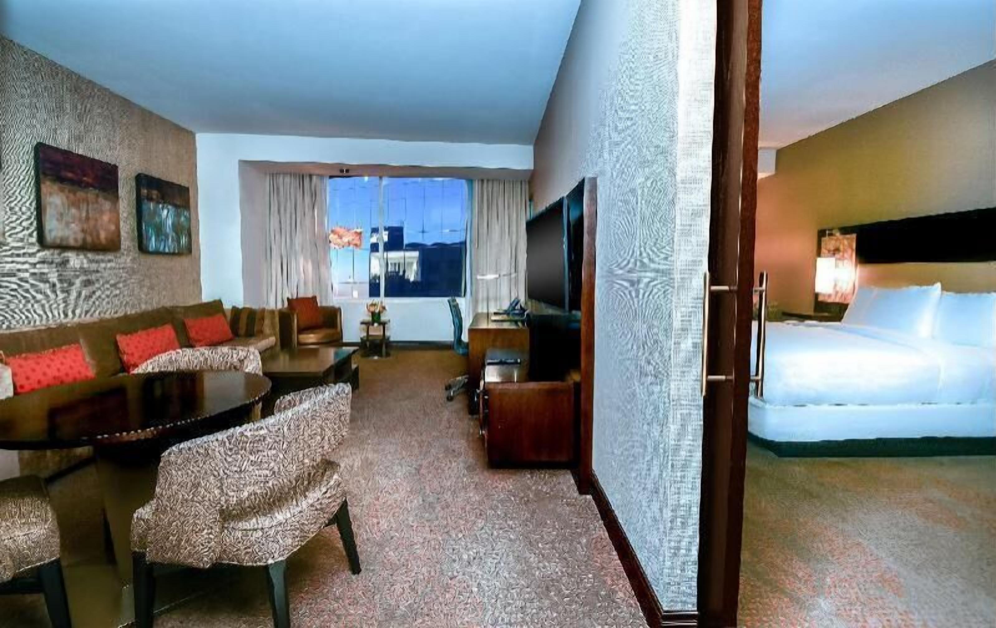 Premium bedding, pillowtop beds, in-room safe, desk