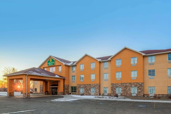 A La Quinta hotel with a covered entrance, multiple floors, and a brick facade. - La Quinta Inn & Suites by Wyndham Glendive (Glendive)