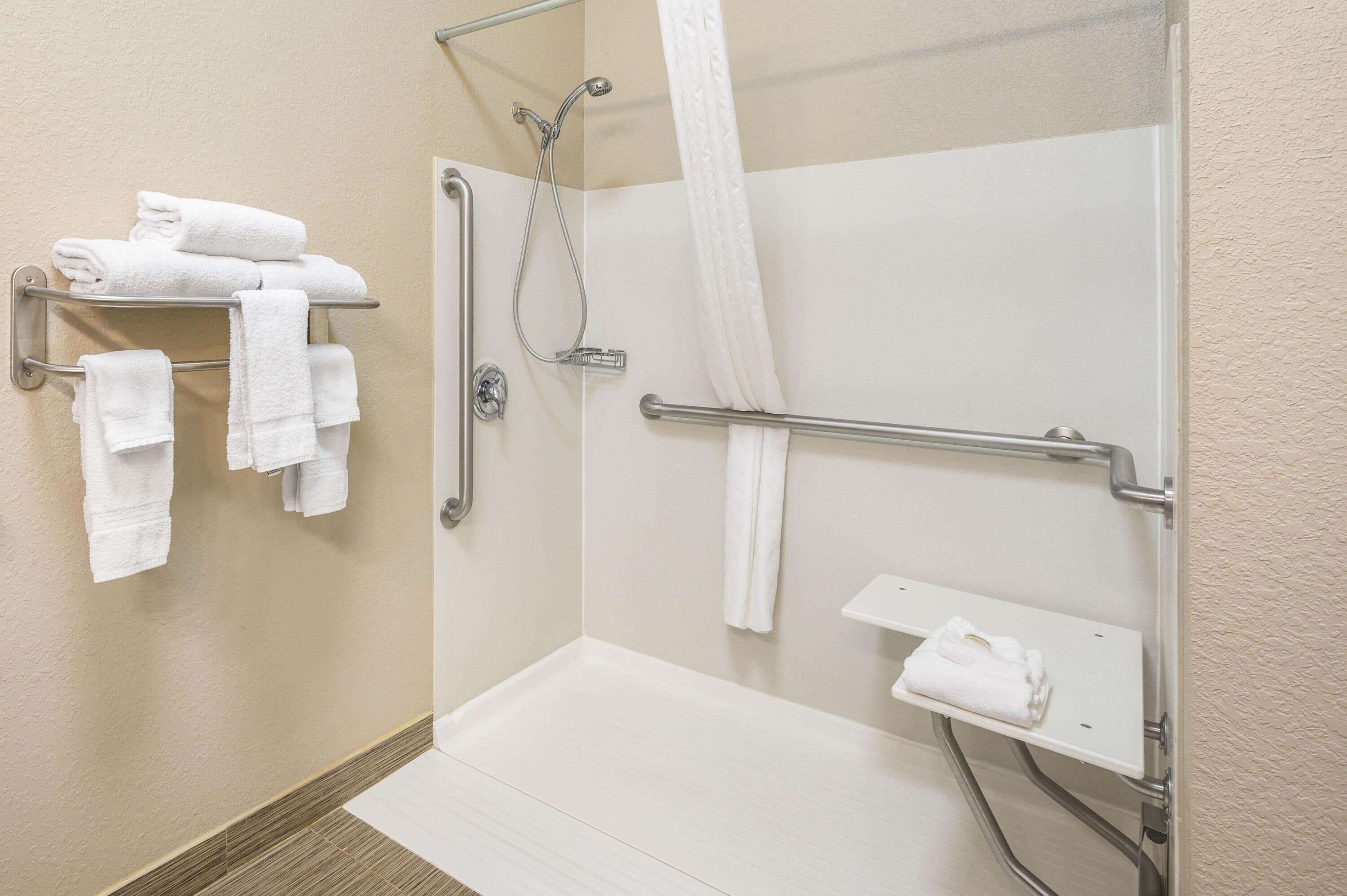 combined shower/bathtub, deep-soaking bathtub, free toiletries