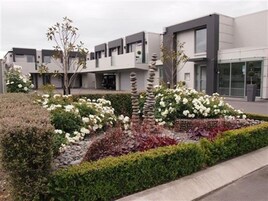 Pintu masuk properti