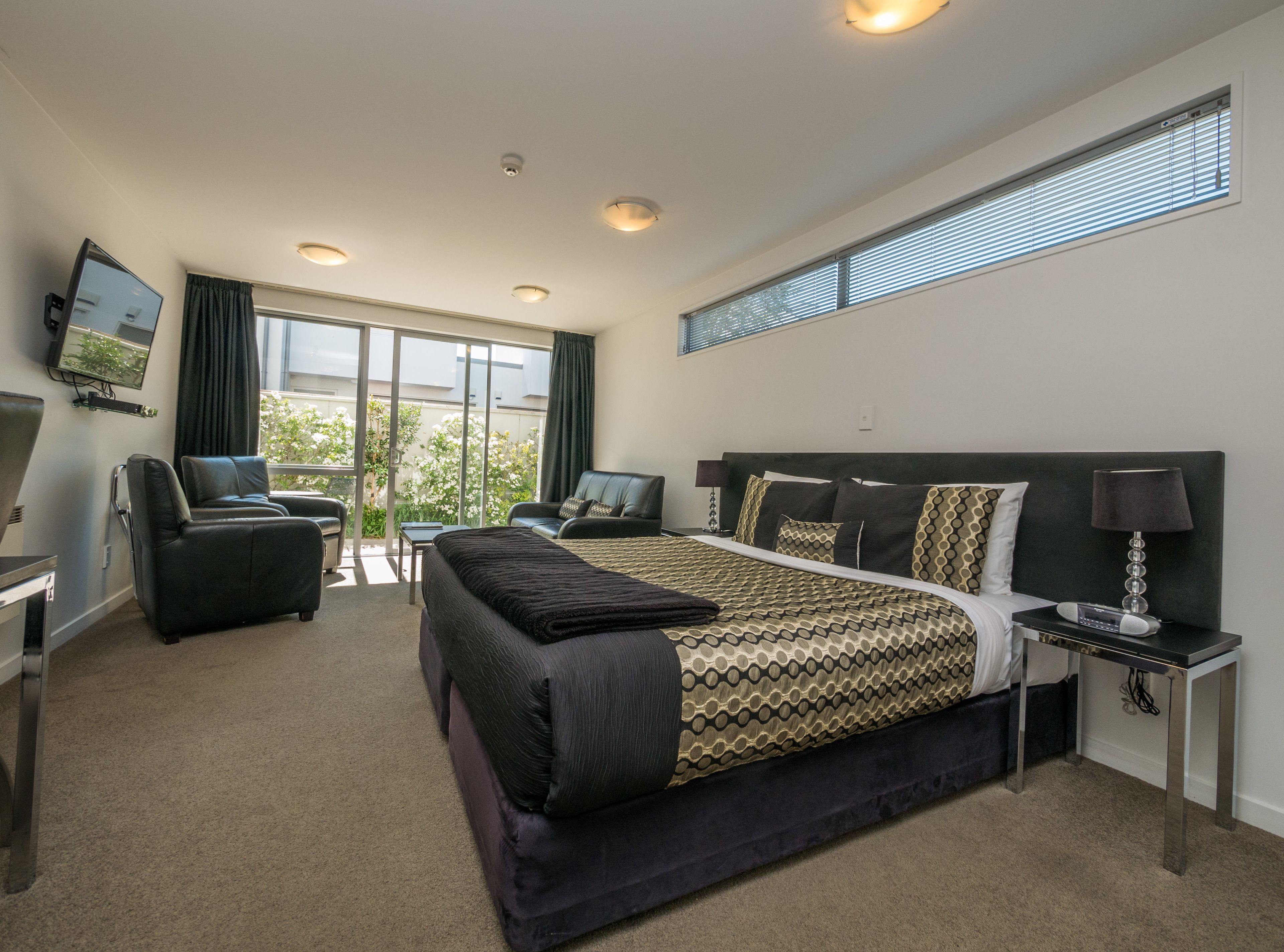 Premium bedding, in-room safe, desk, iron/ironing board