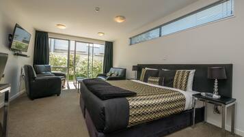 Premium bedding, in-room safe, desk, iron/ironing board