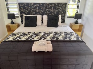 In-room safe, iron/ironing board, WiFi, bed sheets - Rarotonga Villas (Rarotonga)