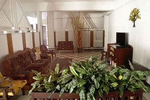 Lobby sitting area - Pasefika Inn (Apia)