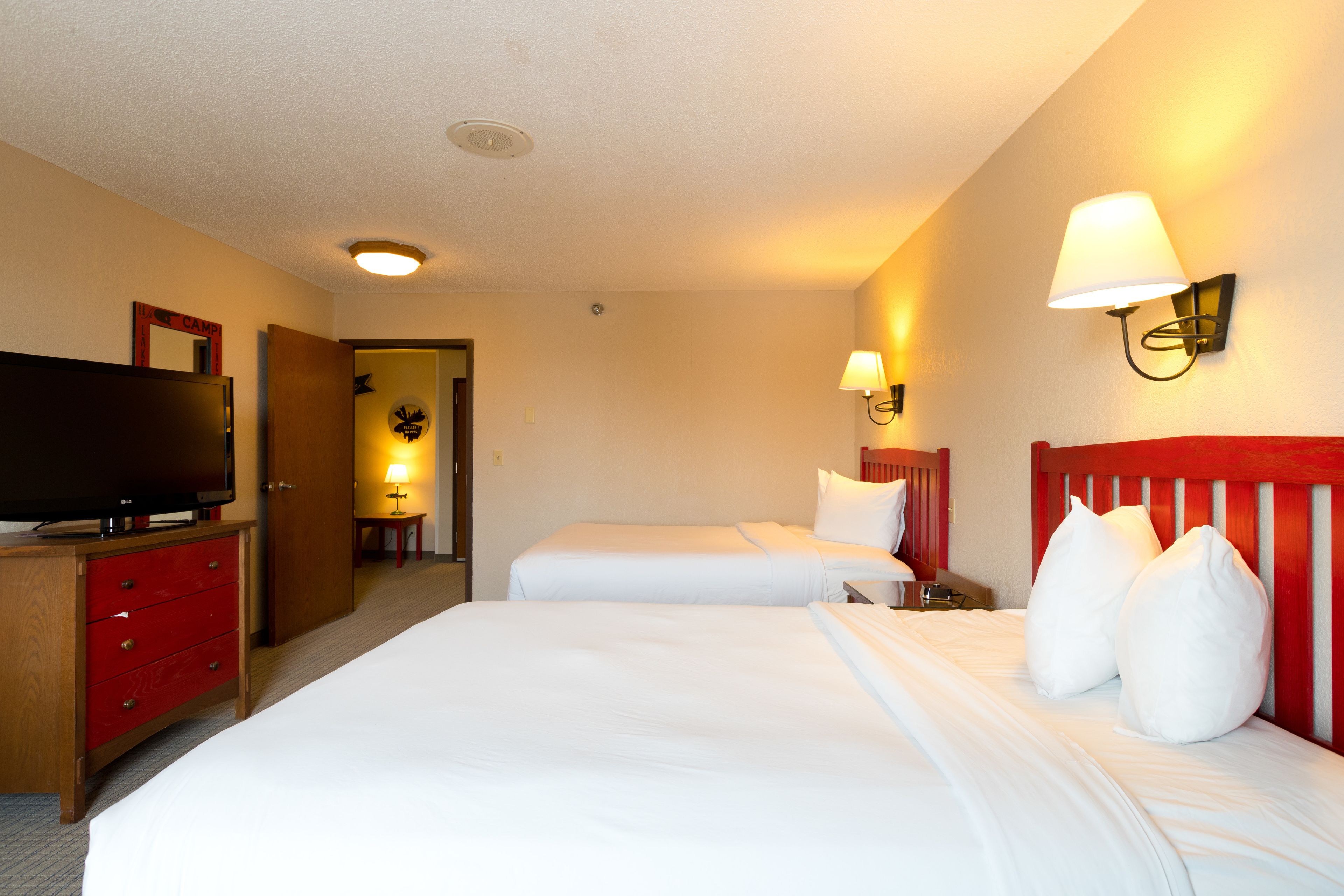 suite (queen) | blackout curtains, iron/ironing board, free wifi, bed sheets