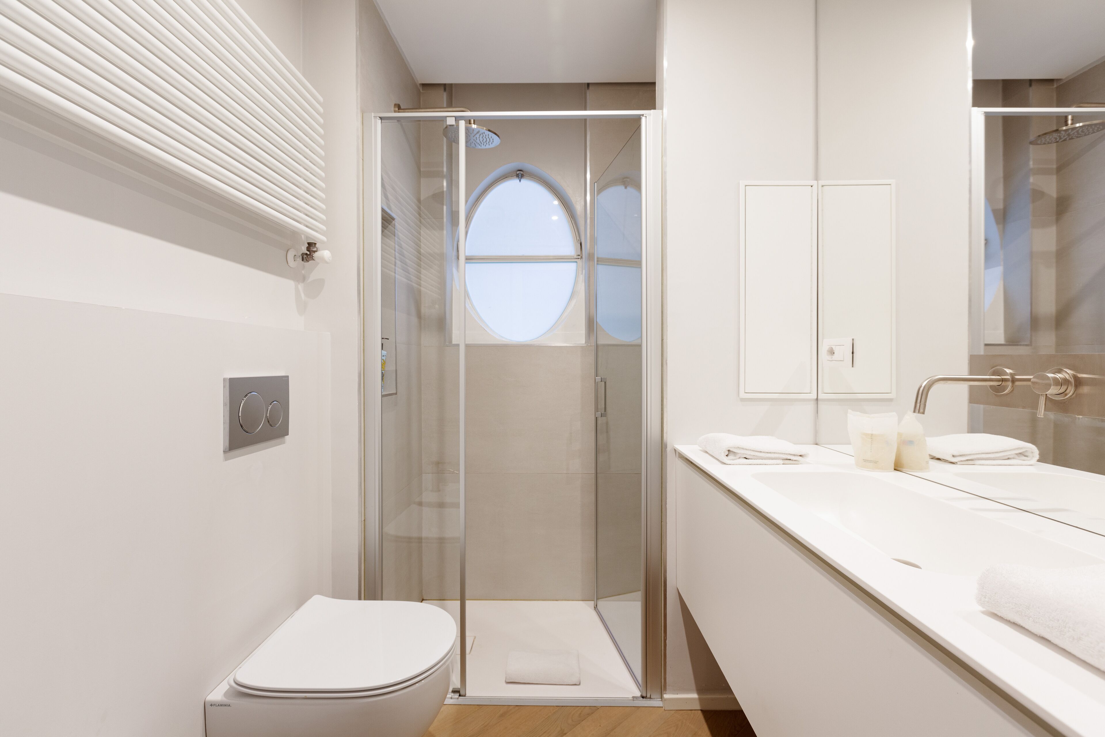 Shower, free toiletries, hair dryer, bidet
