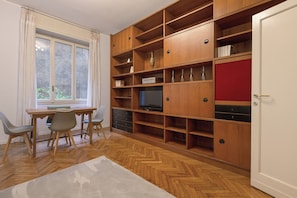 Appartamento con 2 Camere da Letto, Corso Garibaldi 64 | Living area | Flat-screen TV