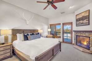 Hypo-allergenic bedding, in-room safe, iron/ironing board, free WiFi