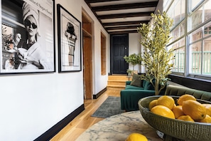 Armstrong #14 - Elite Studio Apartment, Courtyard Views | Premium bedding, memory foam beds, laptop workspace, iron/ironing board - Saint Philip Residence (New Orleans)