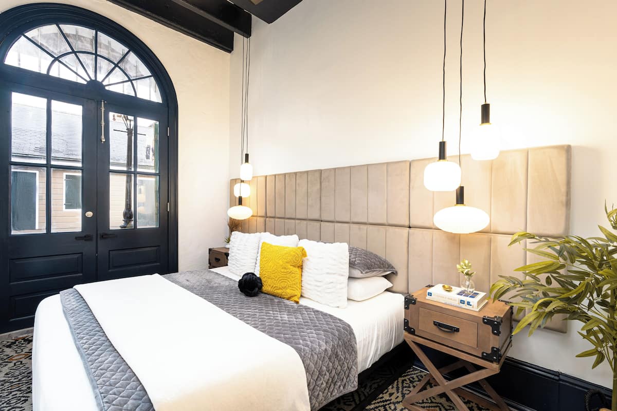 Jackson #2- Signature Apartment, 2 Bedrooms, Courtyard Views | Premium bedding, memory foam beds, laptop workspace, iron/ironing board
