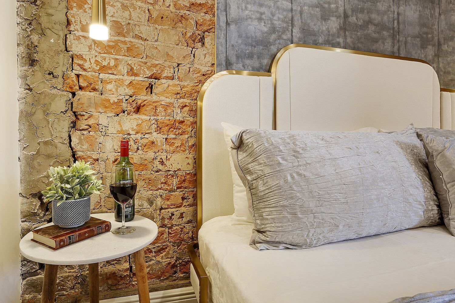 armstrong #14 - elite studio apartment, courtyard views | room amenity