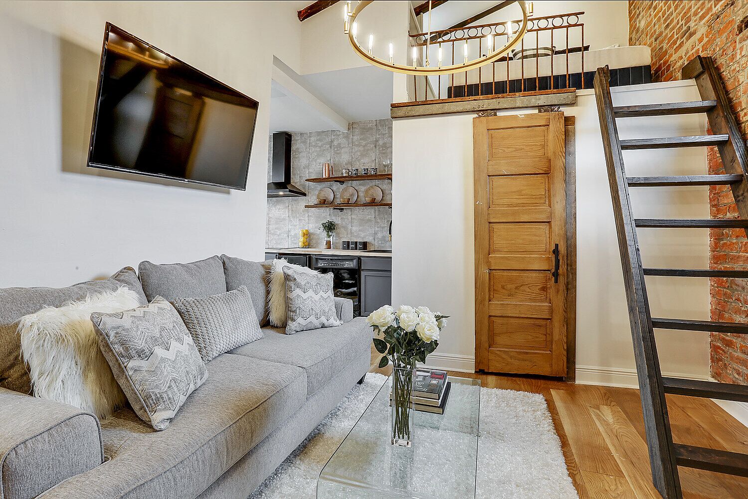 奢华公寓, 2 间卧室, 厨房, 庭院景观 | 起居区 | 液晶电视