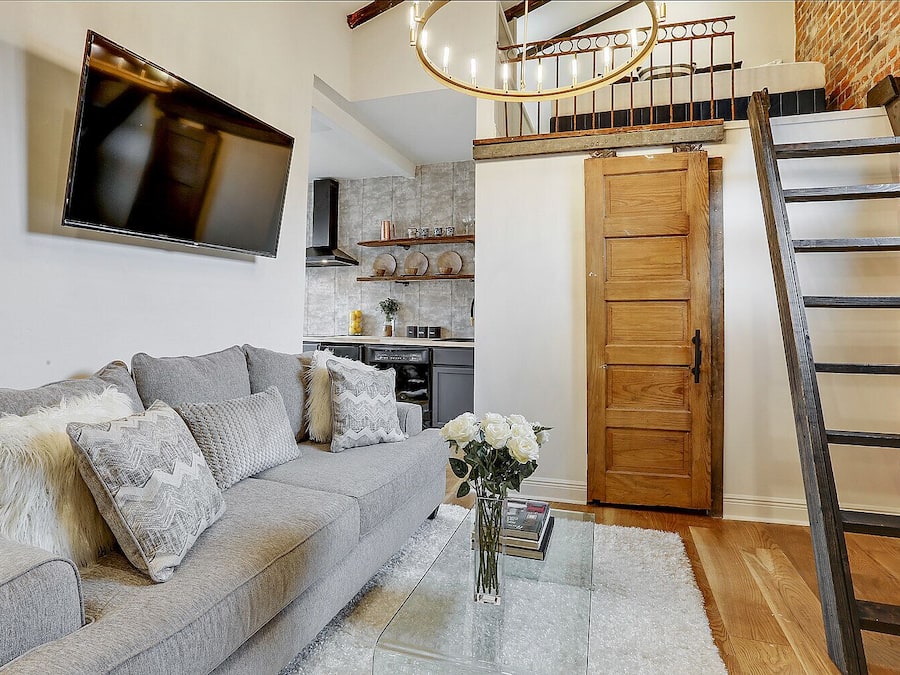 Apartamento superluxo, 2 quartos, cozinha, vista para o pátio | Área de estar | TV LCD