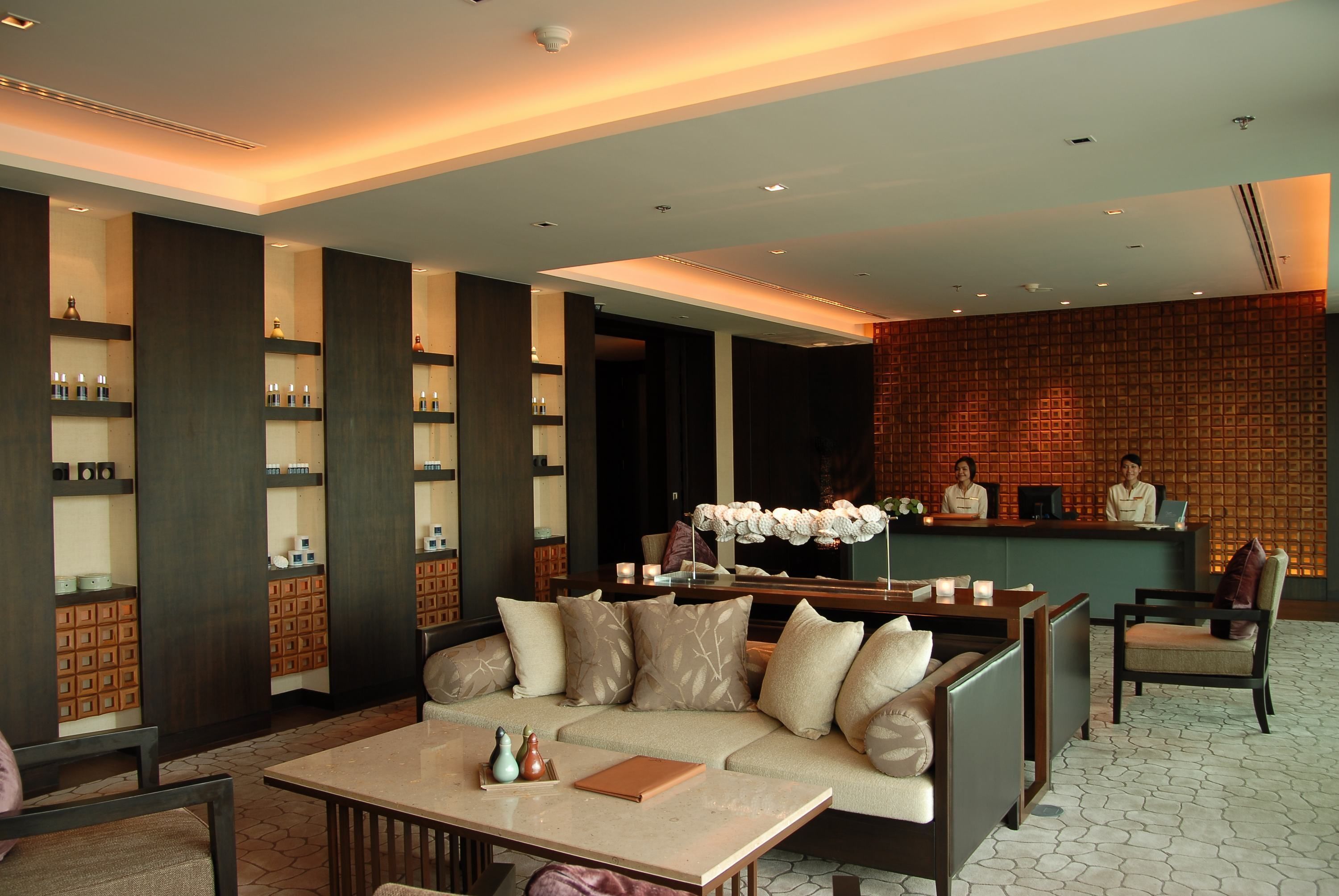 Sauna, hot tub, steam room, hydrotherapy, Thai massages, body wraps